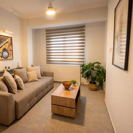 The Circle Point Apartment Larissa