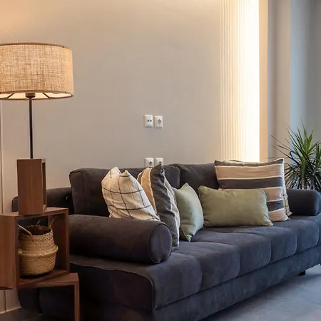 The Circle Point * Larissa